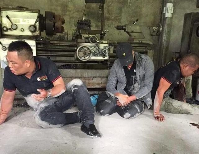 Bắt khẩn cấp đối tượng đánh nhóm người đến nhà đòi nợ thuê