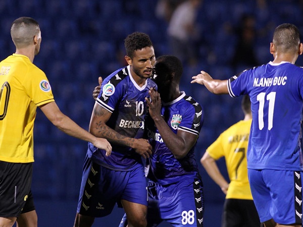 Tiền đạo ngoại bình ghi bàn gây tranh cãi, Becamex Bình Dương nhọc nhằn vượt qua Viettel