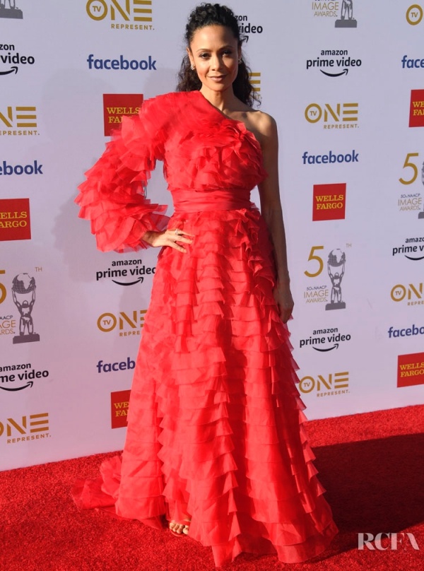 Diễn viên Game of Thrones mặc đẹp với đầm ảo giác