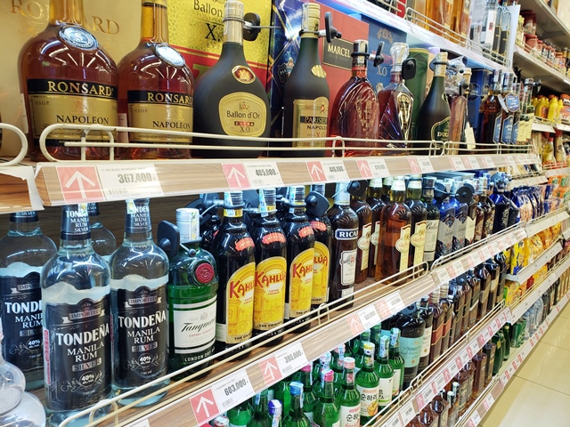 TP.HCM: Thuế rượu bia cứ tăng, người uống cứ uống