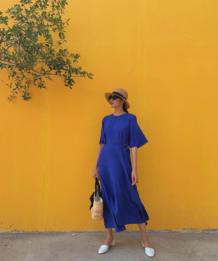 Tiện một công tung tăng diện váy xinh, loạt sao Việt gián tiếp gợi ý cho các chị em những mẫu váy liền đáng sắm nhất trong hè này