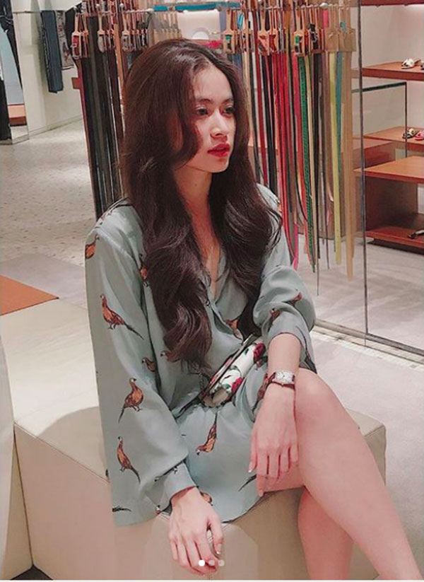 Tiện một công tung tăng diện váy xinh, loạt sao Việt gián tiếp gợi ý cho các chị em những mẫu váy liền đáng sắm nhất trong hè này Tiện một công tung tăng diện váy xinh, loạt sao Việt gián tiếp gợi ý cho các chị em những mẫu váy liền đáng sắm nhất trong hè này