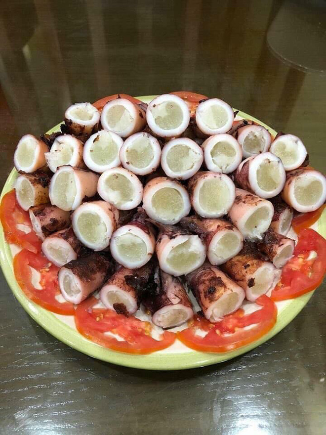 Tin lời người bán mua món mực chế biến cực đơn giản, cô nàng bỗng trở thành trò cười sau một đêm với tay nghề nội trợ thảm họa