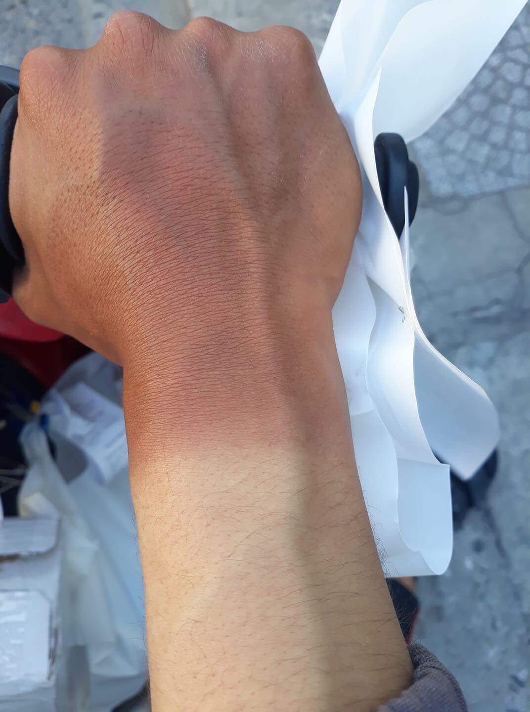 Sài Gòn thất thủ với nắng nóng: Cộng đồng mạng than khóc vì hở ra ngoài chỗ nào là đen ngay chỗ đó