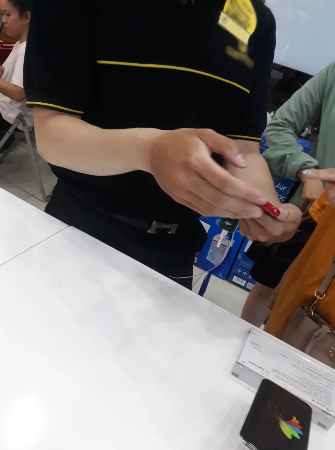 Sài Gòn thất thủ với nắng nóng: Cộng đồng mạng than khóc vì hở ra ngoài chỗ nào là đen ngay chỗ đó