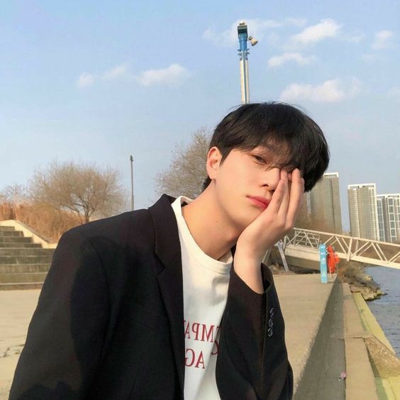 Cạn lời với thanh niên hết sức ca ngợi bạn gái là người hoàn hảo nhưng vẫn không vượt qua ải người yêu cũ