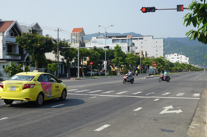 CSGT Đà Nẵng nói gì về đoàn xe của Trung Nguyên vượt đèn đỏ?