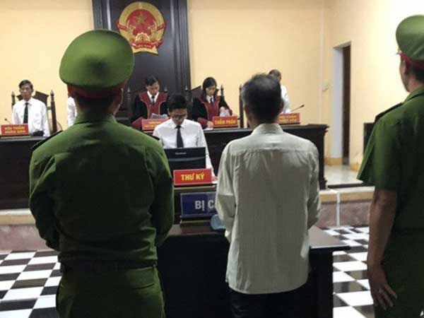 Kháng cáo, thầy giáo hiếp dâm học sinh bị tăng từ 24 năm lên chung thân