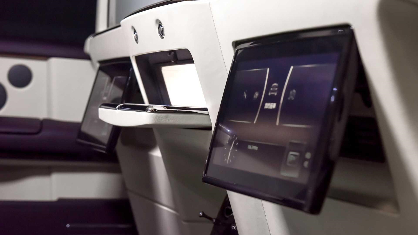 Khám phá Rolls-Royce Phantom có vách ngăn riêng tư tuyệt đối