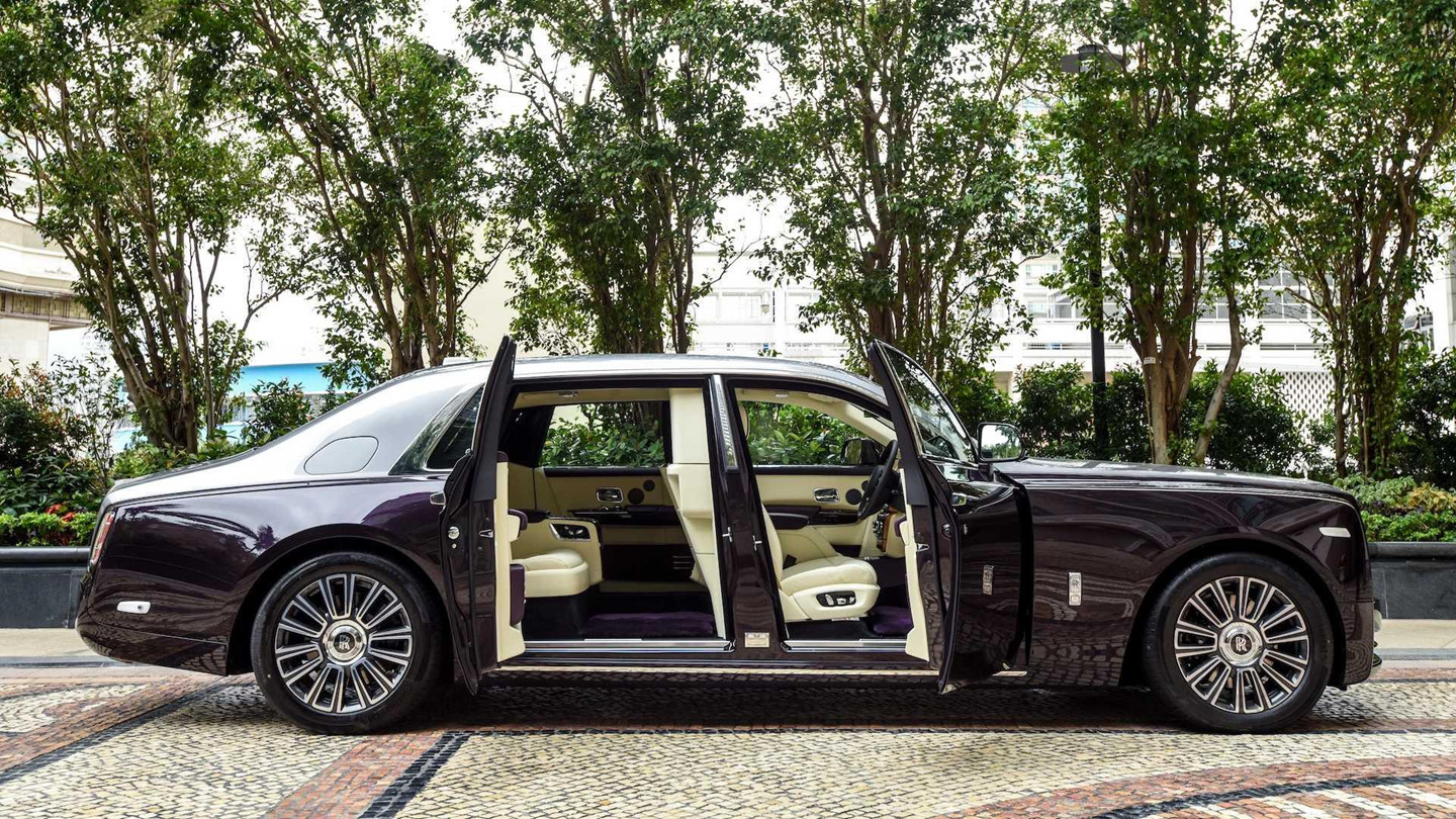 Khám phá Rolls-Royce Phantom có vách ngăn riêng tư tuyệt đối