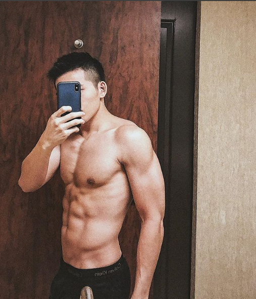 Quốc Thiên gây sốc với bộ trang phục cosplay cô hầu gái: trên mặc bikini khoe bụng 6 múi, dưới đi tất lưới sexy hơn cả hội chị em