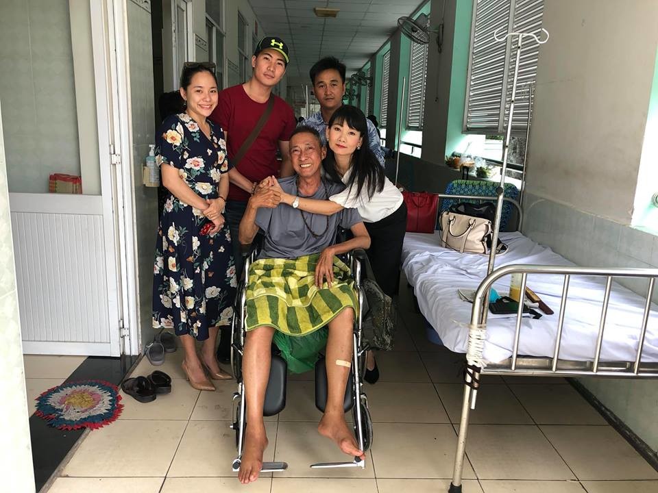 Người hâm mộ vừa bất ngờ vừa tự hào khi biết Thanh Hằng âm thầm ủng hộ nghệ sĩ Lê Bình số tiền không nhỏ để chữa bệnh