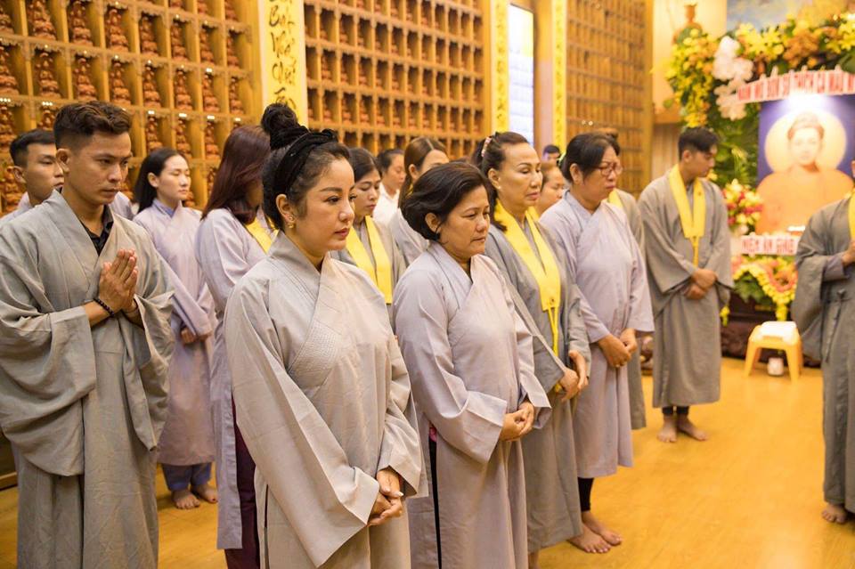 Danh hài Thúy Nga tổ chức lễ cầu siêu trước khi cố nghệ sĩ Anh Vũ được đưa về nước