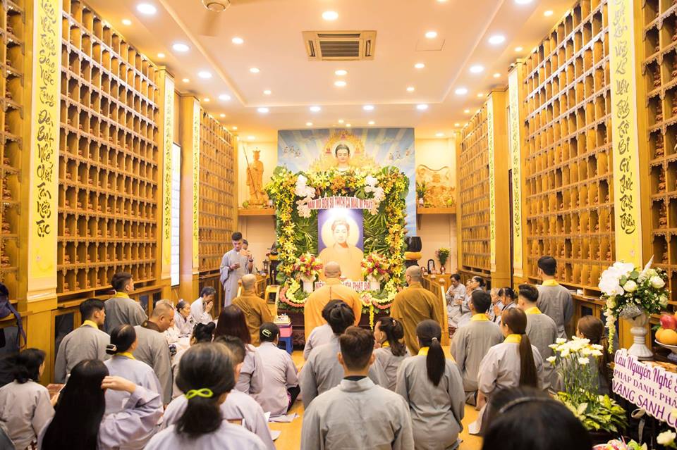 Danh hài Thúy Nga tổ chức lễ cầu siêu trước khi cố nghệ sĩ Anh Vũ được đưa về nước