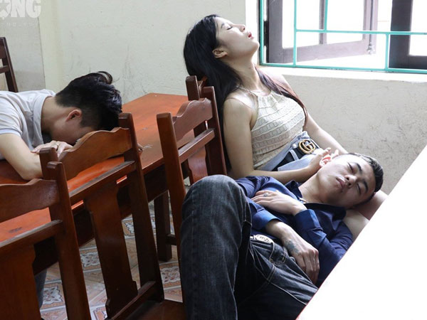 Đánh sập tụ điểm có gần 70 đối tượng đang dự tiệc ma túy ở Hưng Yên