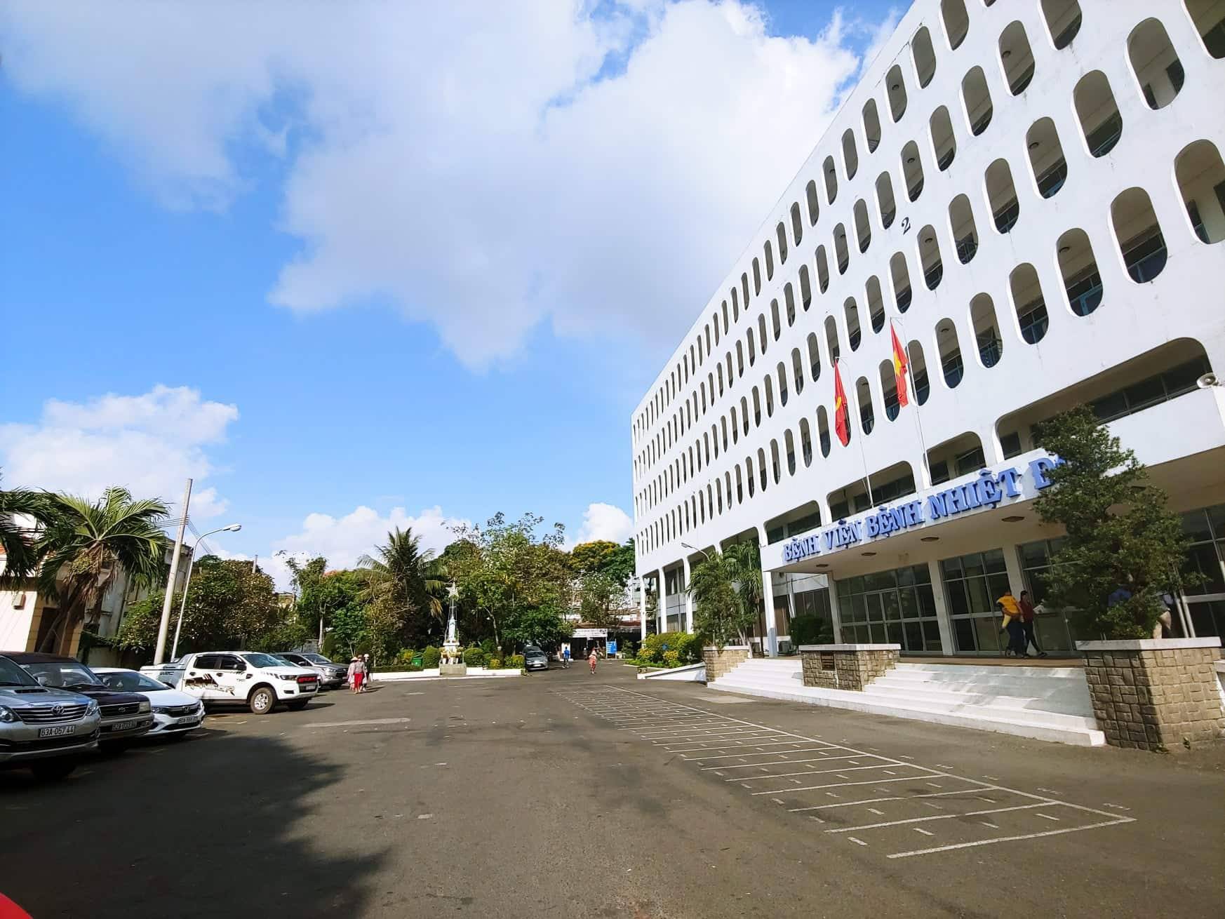 Vụ 10 người phải điều trị phơi nhiễm HIV ở Sài Gòn: Thanh niên lúc tỉnh lúc ngơ khi bị bắt giữ, có tiền sử nghiện ma tuý