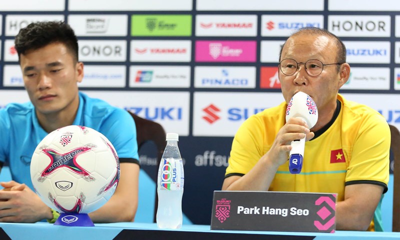 Thủ môn Bùi Tiến Dũng mất suất lên tuyển có gì lạ?