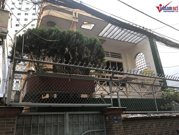 Nhà nghệ sĩ Anh Vũ vắng lặng, u buồn trước giờ tang lễ ở chùa