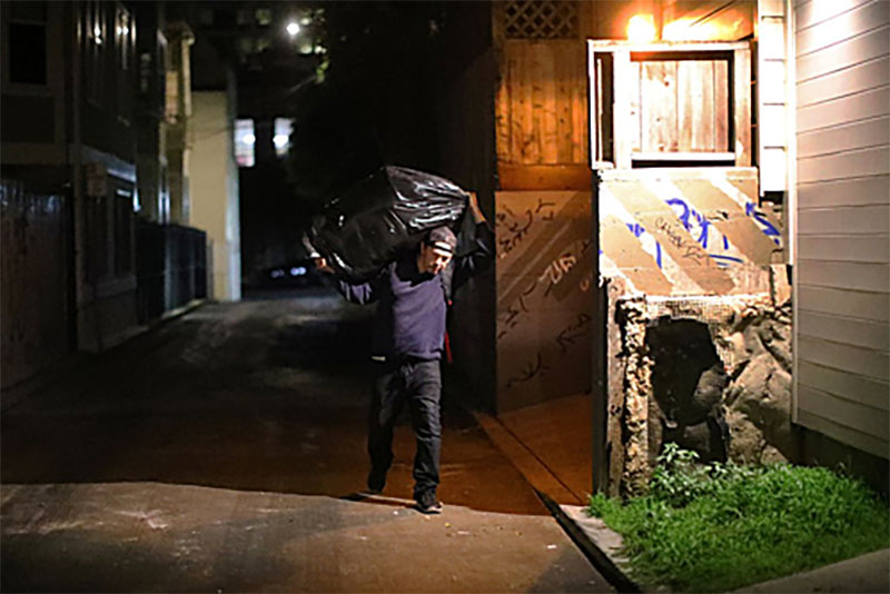 Những người kiếm sống từ thùng rác của các nhà tỷ phú