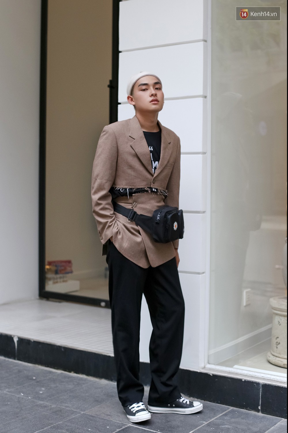 Mới đầu hè, giới trẻ đã khoe street style cực gắt với hot trend đồ hoa cả cành, bodysuit, đồ màu be