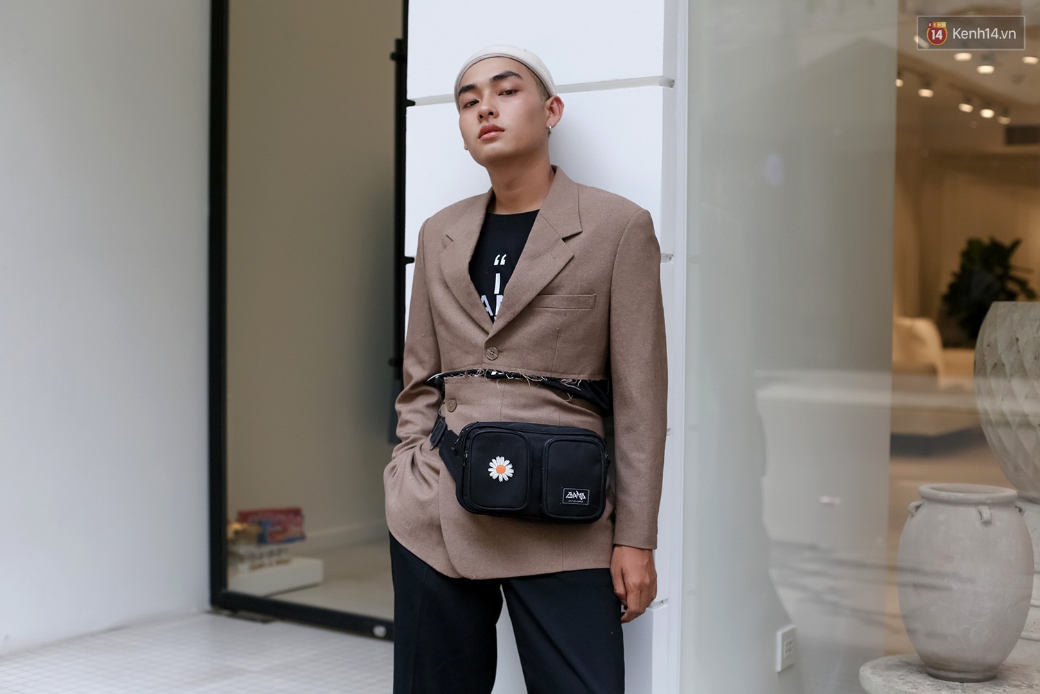 Mới đầu hè, giới trẻ đã khoe street style cực gắt với hot trend đồ hoa cả cành, bodysuit, đồ màu be