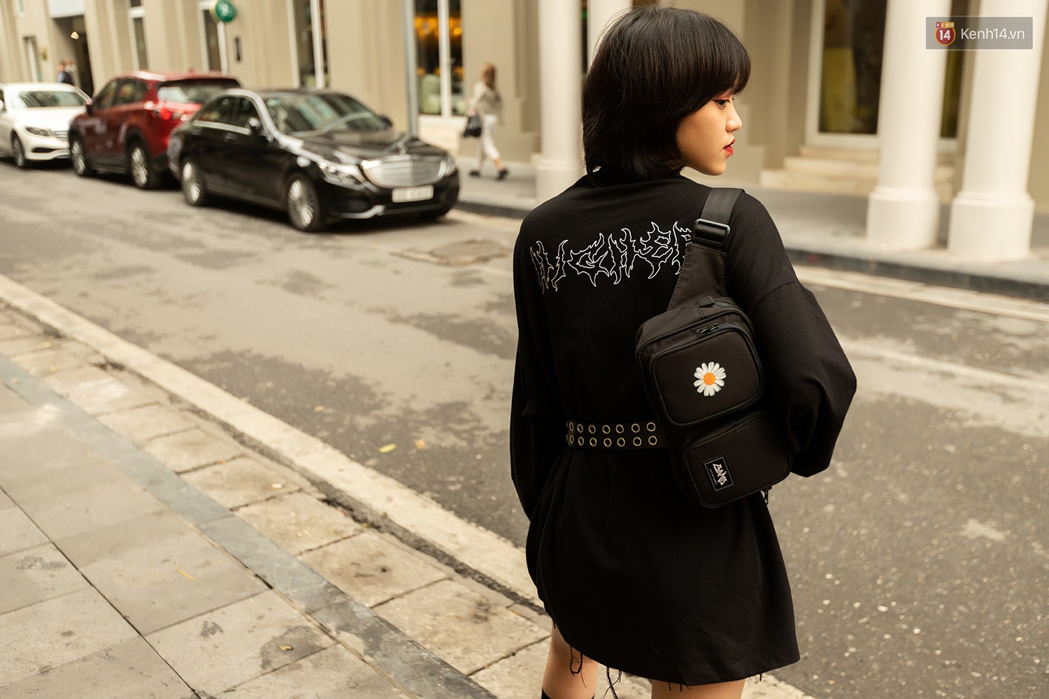 Mới đầu hè, giới trẻ đã khoe street style cực gắt với hot trend đồ hoa cả cành, bodysuit, đồ màu be