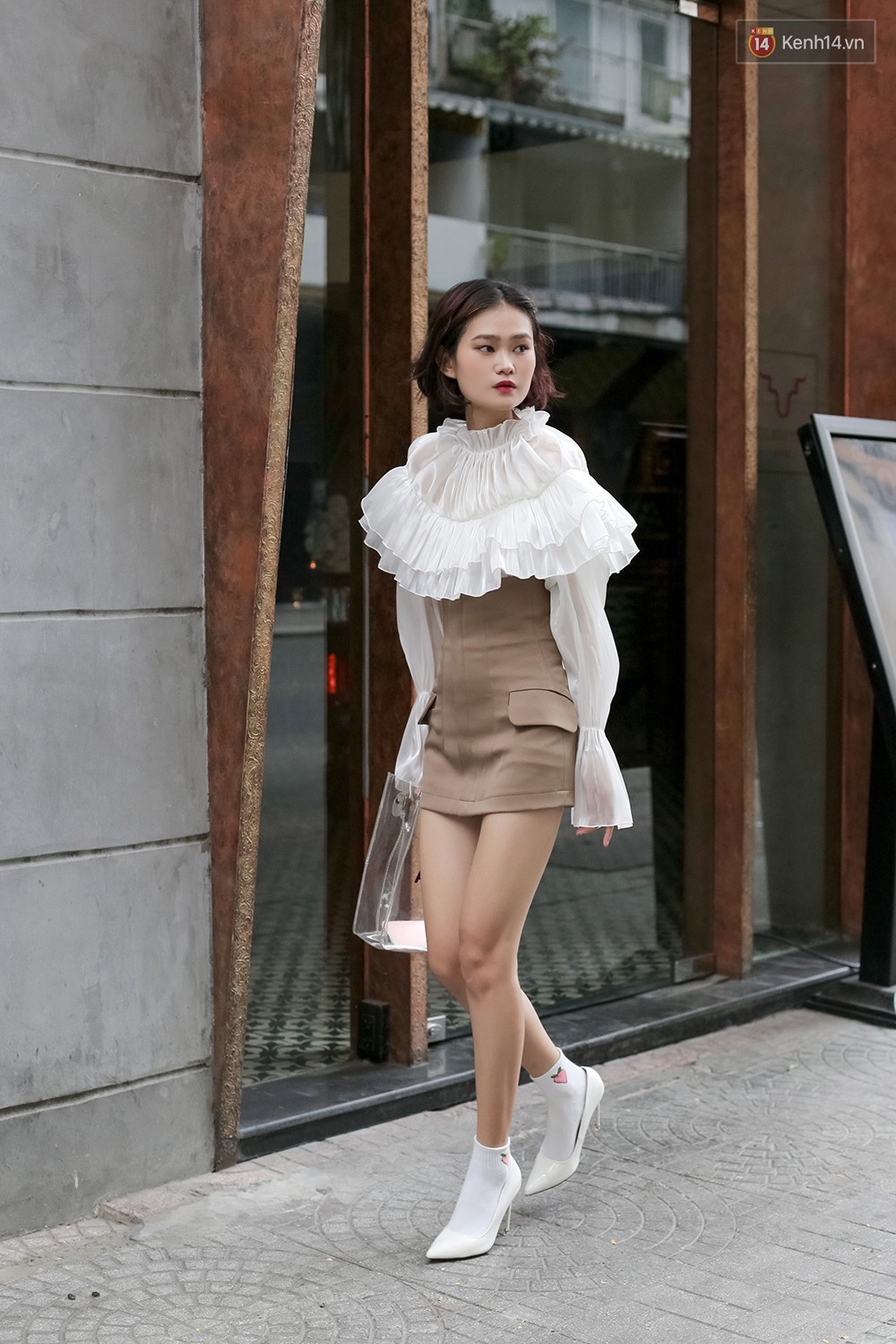 Mới đầu hè, giới trẻ đã khoe street style cực gắt với hot trend đồ hoa cả cành, bodysuit, đồ màu be