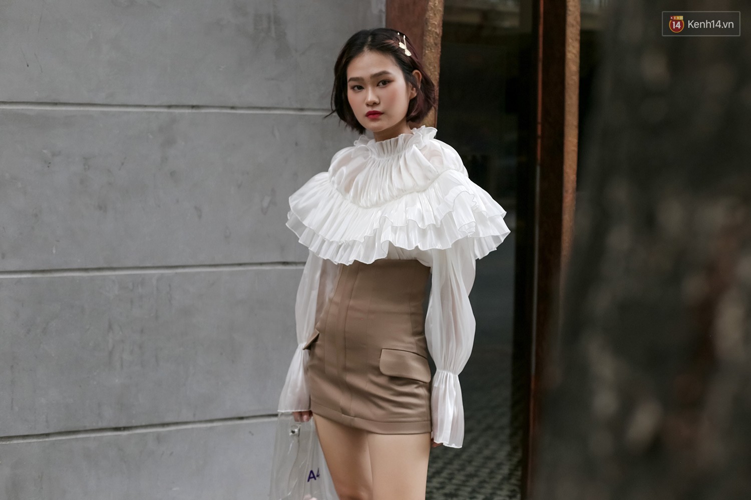 Mới đầu hè, giới trẻ đã khoe street style cực gắt với hot trend đồ hoa cả cành, bodysuit, đồ màu be