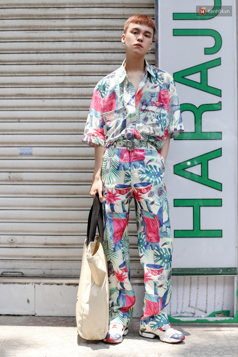 Mới đầu hè, giới trẻ đã khoe street style cực gắt với hot trend đồ hoa cả cành, bodysuit, đồ màu be