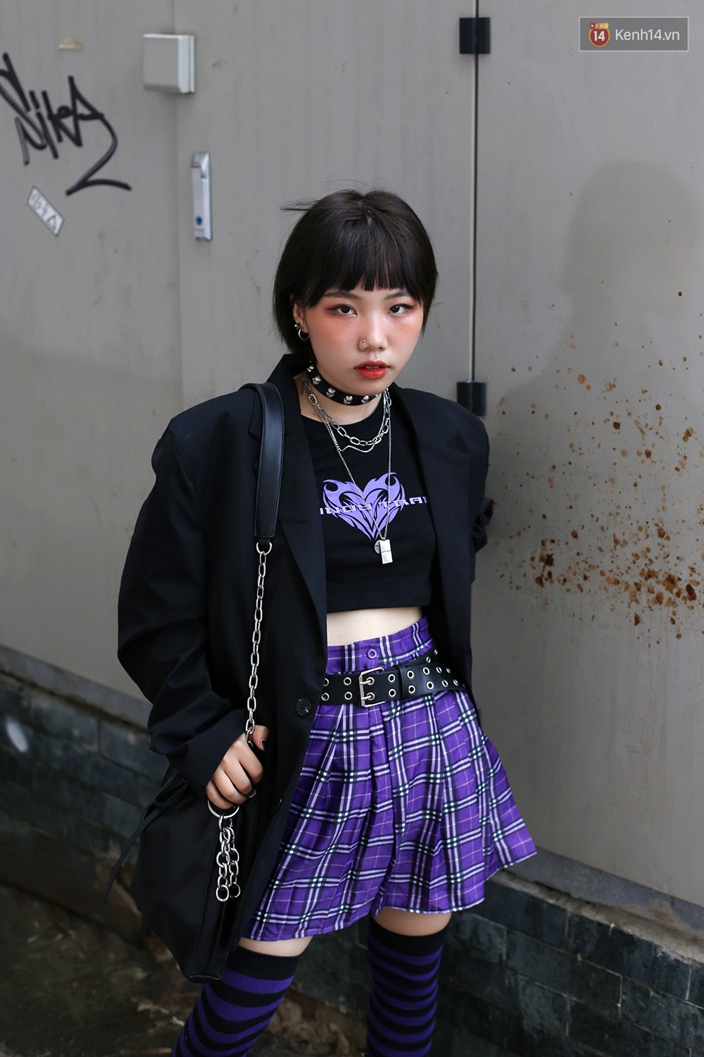 Mới đầu hè, giới trẻ đã khoe street style cực gắt với hot trend đồ hoa cả cành, bodysuit, đồ màu be