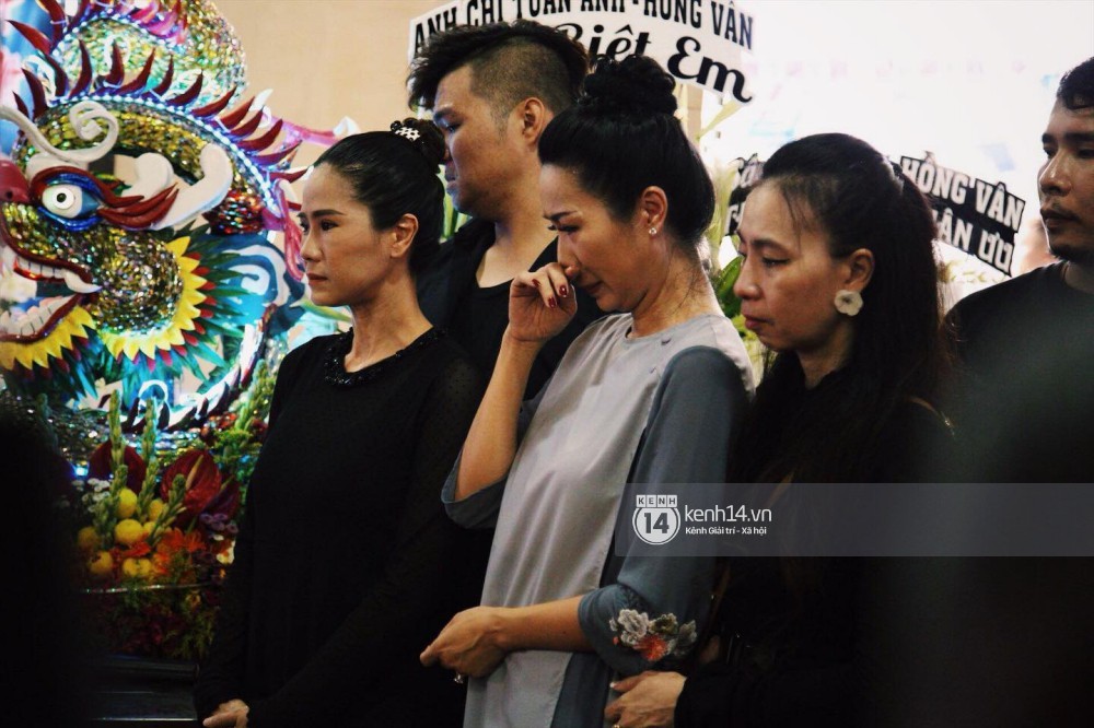 Gia đình, bạn bè nghệ sĩ thân thiết nén đau thương chuẩn bị cho tang lễ nghệ sĩ Anh Vũ