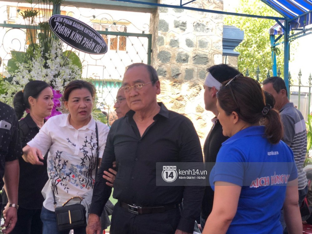 Gia đình, bạn bè nghệ sĩ thân thiết nén đau thương chuẩn bị cho tang lễ nghệ sĩ Anh Vũ