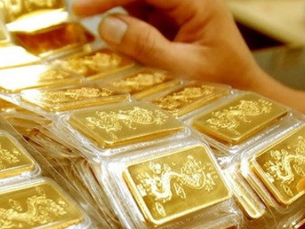 Giá vàng hôm nay 9/4: USD yếu, ồ ạt mua vàng, giá tăng vọt