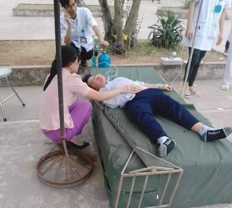 Học sinh lớp 6 bị cột nhảy cao ghim trúng đầu trong giờ thể dục