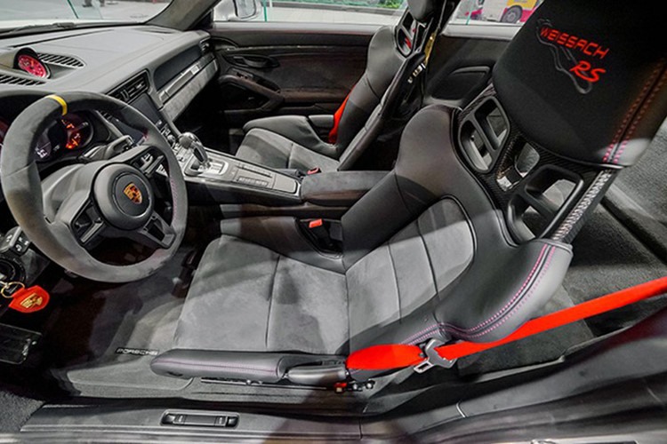 Cận cảnh xe sang Porsche 20 tỉ mới tậu của đại gia Đặng Lê Nguyên Vũ