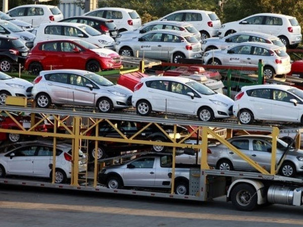 Ô tô nhập khẩu ùn ùn về Việt Nam, thuế thu được tăng hàng nghìn tỷ đồng