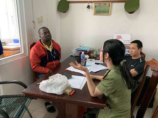 Tin người tình nước ngoài trên Facebook, nhiều phụ nữ ôm hận