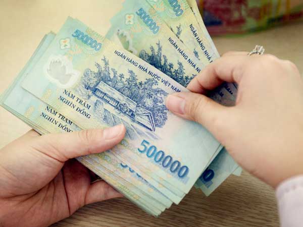 Chưa con cái, lương 20 triệu/tháng không đủ tiêu: Vợ chồng trẻ khủng hoảng