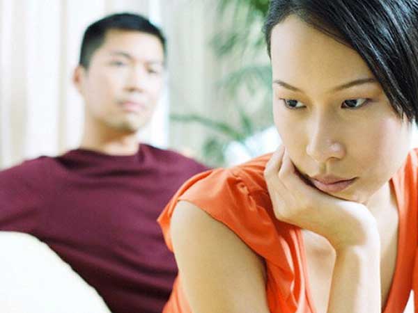 Kỷ niệm ngày cưới, vợ cay đắng phát hiện chồng làm trai bao