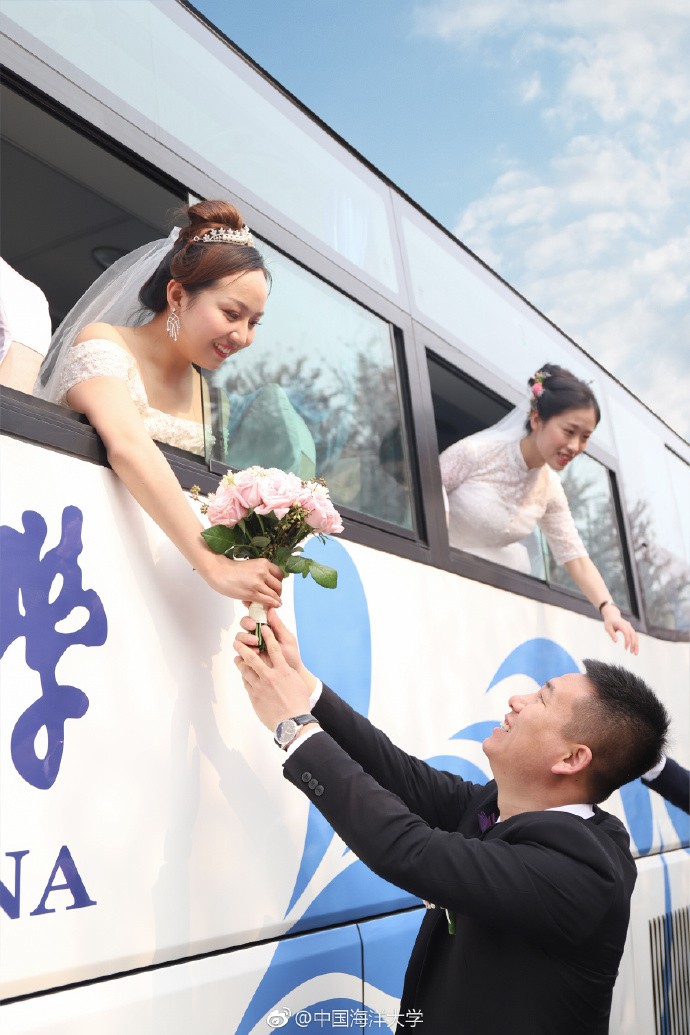 Yêu nhau từ thời đại học, 66 cặp đôi hẹn nhau quay về trường tổ chức hôn lễ tập thể lãng mạn và đẹp như mơ