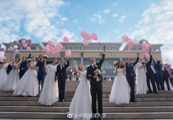 Yêu nhau từ thời đại học, 66 cặp đôi hẹn nhau quay về trường tổ chức hôn lễ tập thể lãng mạn và đẹp như mơ