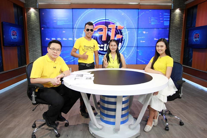 Cô gái bán hoa khô trên phố bất ngờ nổi tiếng vì vẻ ngoài ưa nhìn