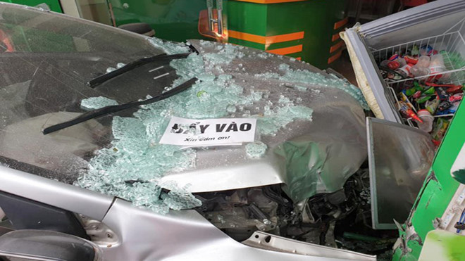 Lại thêm trường hợp nữ tài xế điều khiển ô tô đâm liên hoàn tại Hà Nội