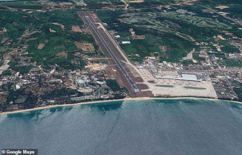 Có thể bị tử hình nếu cố chụp ảnh chạm máy bay tại bãi biển Thái Lan