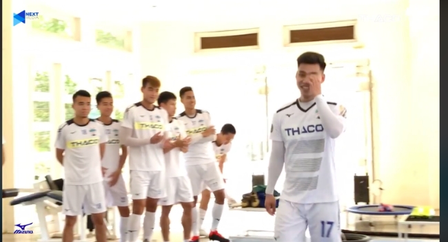 Văn Thanh chính thức trở lại tập luyện cùng HAGL sau 6 tháng chấn thương