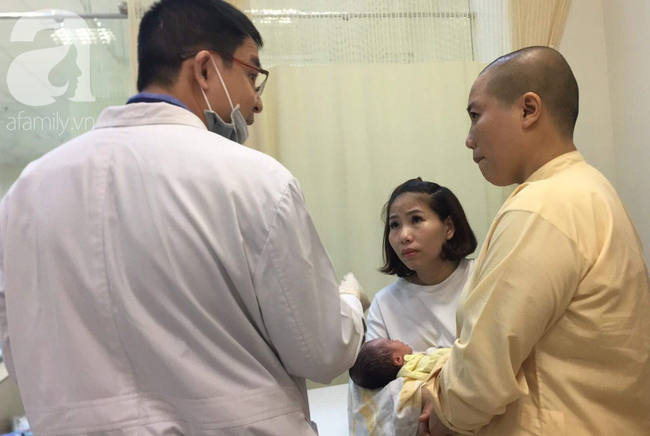 Bé gái sơ sinh ở Lâm Đồng bị mẹ bỏ trong bọc xốp treo trên cây 3 ngày sẽ không thể phát triển bình thường