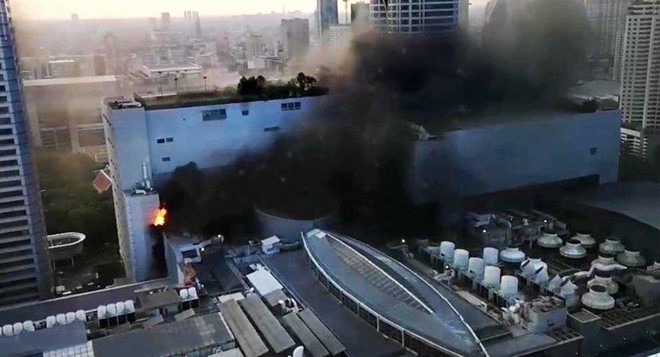 Cháy tại tổ hợp thương mại 55 tầng ở Bangkok, ít nhất 3 người chết