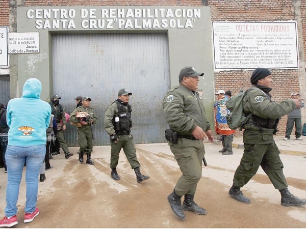 ‘Thành phố tội phạm’ trong nhà tù độc nhất vô nhị trên Thế giới