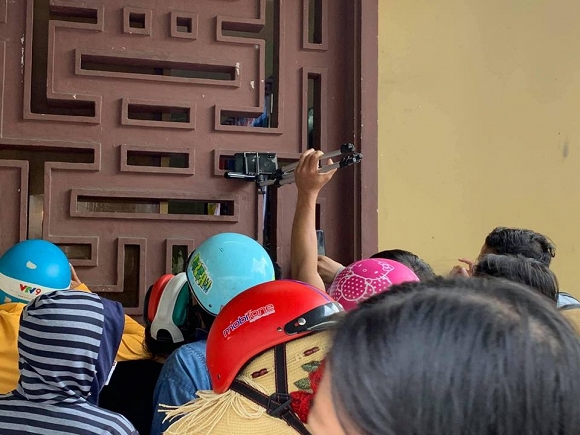 Nghệ sĩ Việt bức xúc lên án hành vi thiếu tôn trọng của các youtuber ngay trong đám tang cố nghệ sĩ Anh Vũ