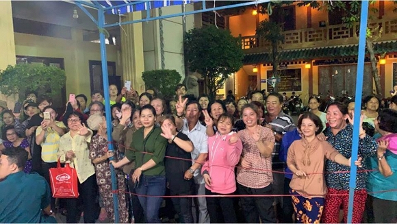 Nghệ sĩ Việt bức xúc lên án hành vi thiếu tôn trọng của các youtuber ngay trong đám tang cố nghệ sĩ Anh Vũ